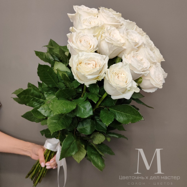 Букет «Белые розы» от «Цветочных дел Мастер»