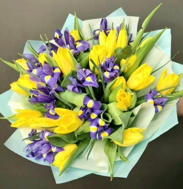 Букет «Желтые тюльпаны с ирисами»