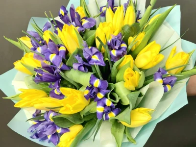 Букет «Желтые тюльпаны с ирисами»