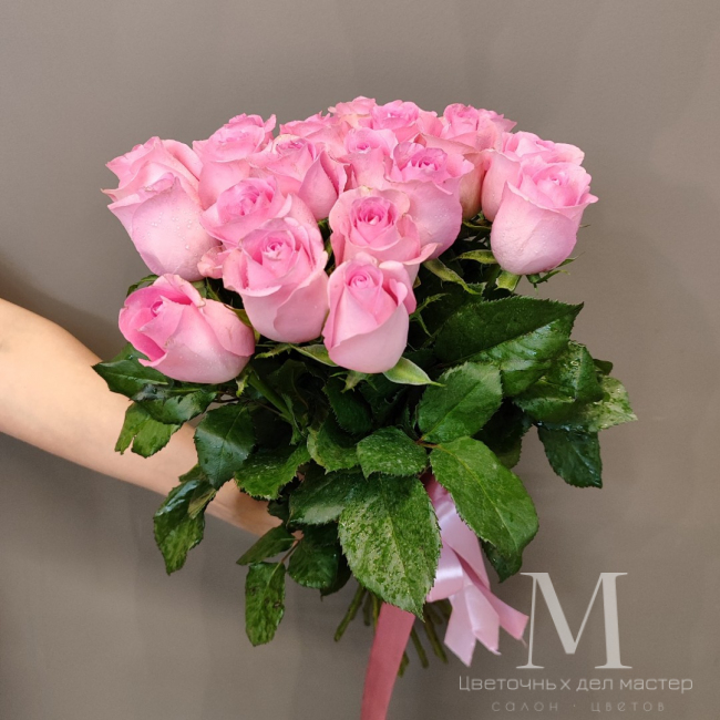 Букет  «из 17 розовых роз» от «Цветочных дел Мастер»