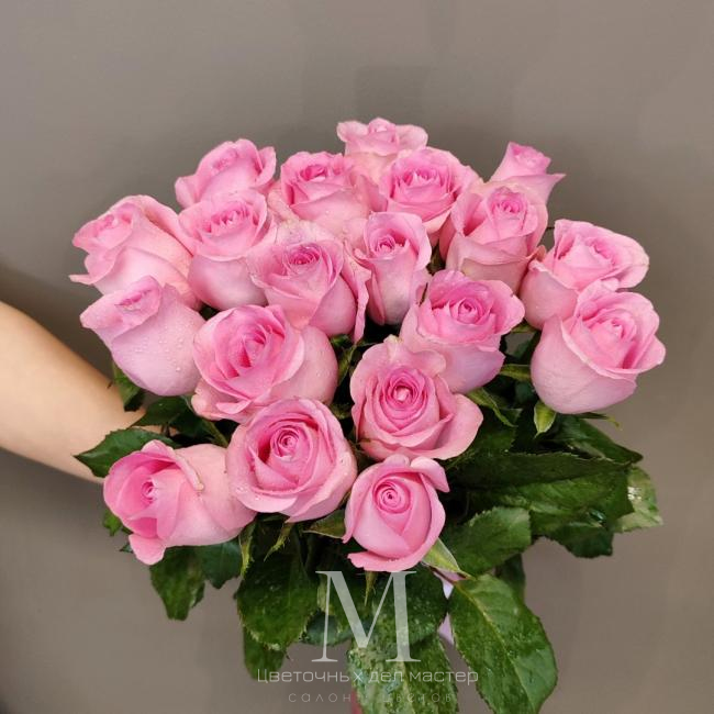 Букет  «из 17 розовых роз» от интернет-магазина «Цветочных дел Мастер»