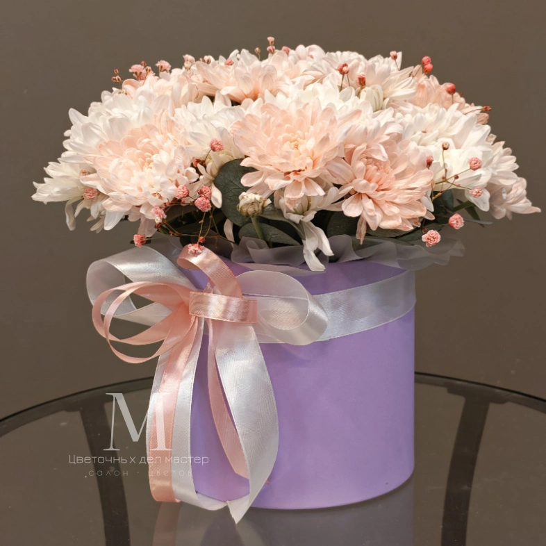 Композиция в шляпной коробке &laquo;Пудровая нежность&raquo;