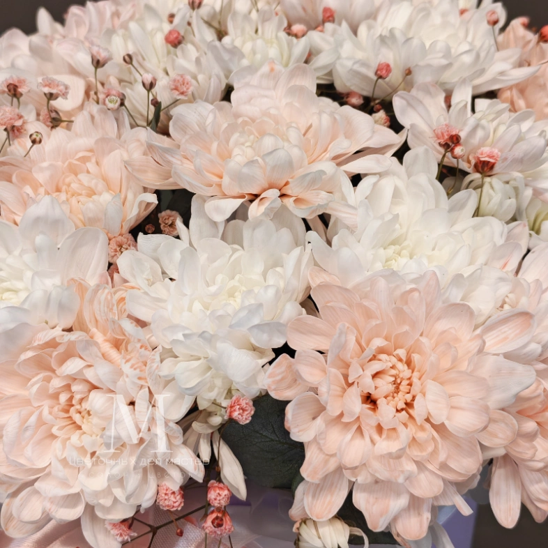 Композиция в шляпной коробке &laquo;Пудровая нежность&raquo;