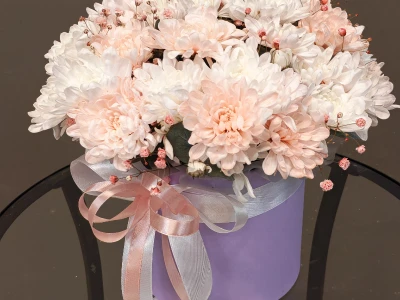 Композиция в шляпной коробке «Пудровая нежность»