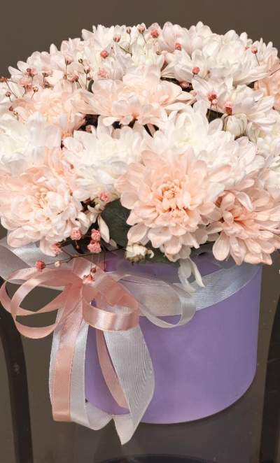Композиция в шляпной коробке «Пудровая нежность»