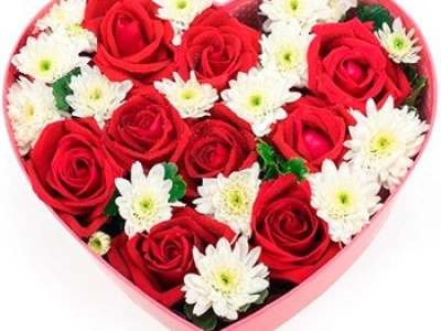 Композиция в коробочке «Сердце с цветами»