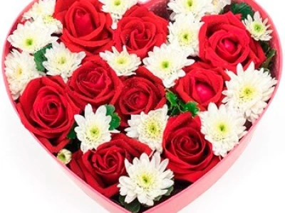 Композиция в коробочке «Сердце с цветами»
