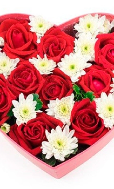 Композиция в коробочке «Сердце с цветами»