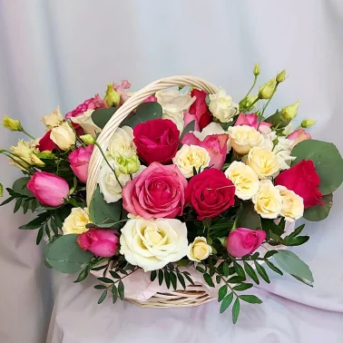 Композиция в корзине «Ассорти»