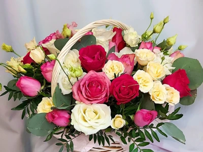 Композиция в корзине «Ассорти»