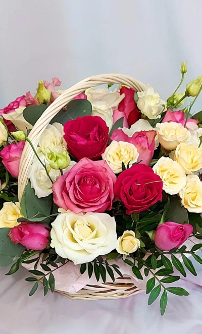 Композиция в корзине «Ассорти»