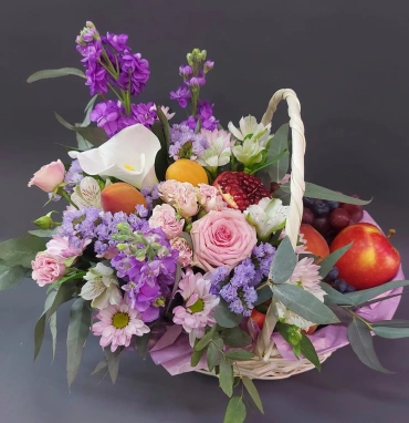 Фруктовая композиция в корзине «Маджента»