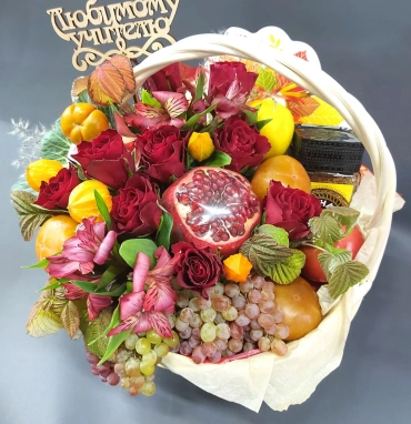 Фруктовая композиция в корзине «Презент»