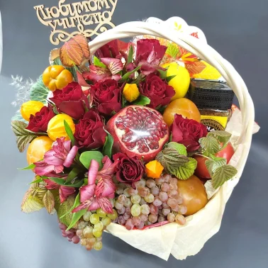 Фруктовая композиция в корзине «Презент»