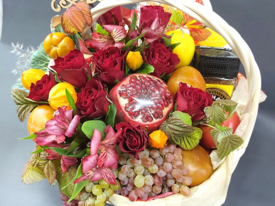 Фруктовая композиция в корзине «Презент»