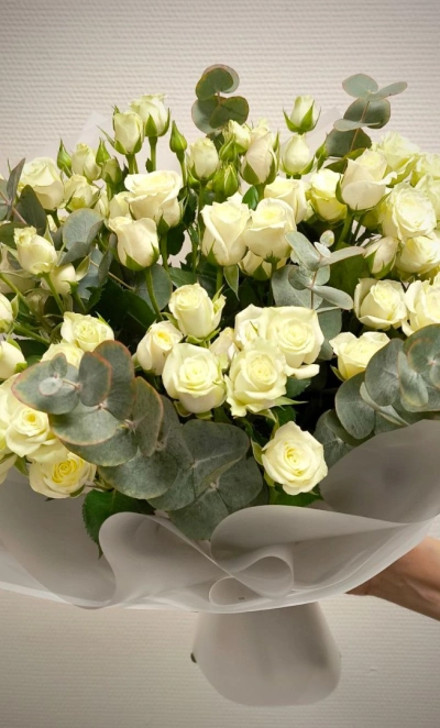 Букет кустовых роз «Аромат любви»