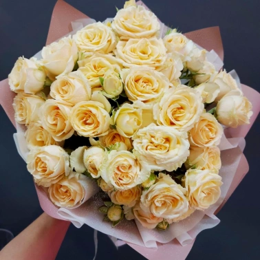 Букет кустовых роз «Крем брюлле»