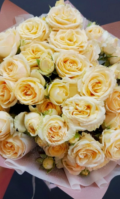 Букет кустовых роз «Крем брюлле»