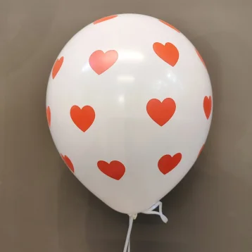 Шарик белый «С сердечками»