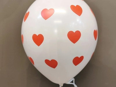 Шарик белый «С сердечками»