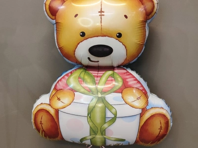Фигурный шарик «Мишка с подарком»