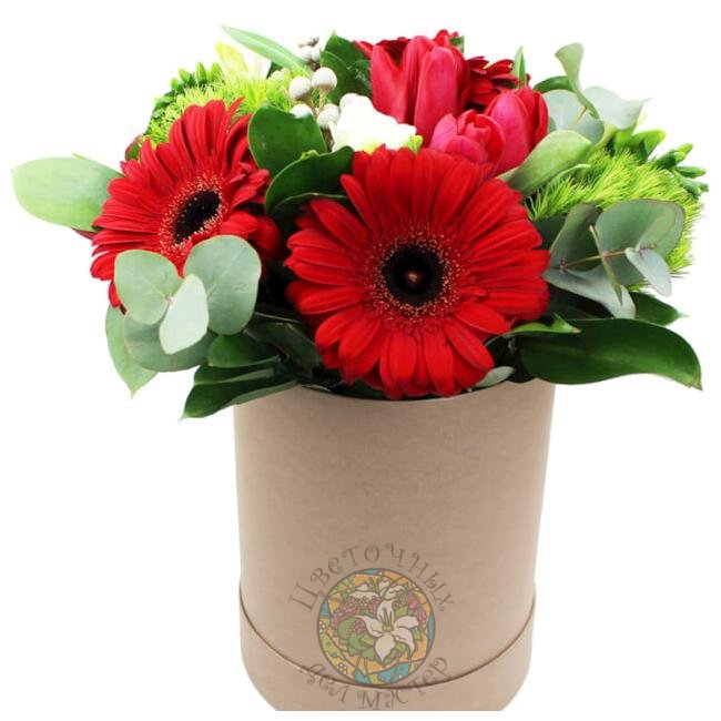 Коробочка цветов на счастье от интернет-магазина «Цветочных дел Мастер»