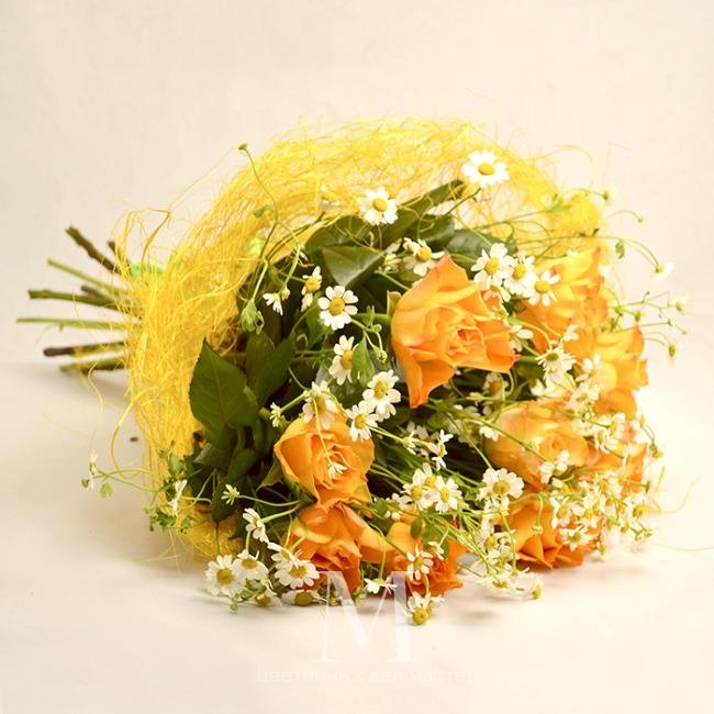 Букет «Солнечный» от интернет-магазина «Цветочных дел Мастер»