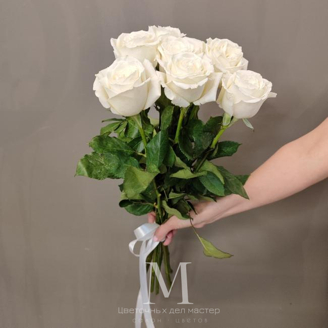 Букет «9 белых роз» от интернет-магазина «Цветочных дел Мастер»