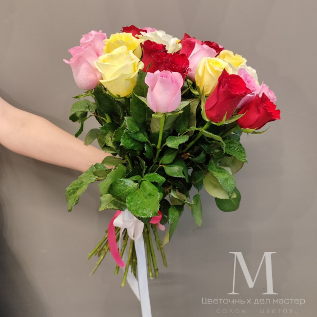 Букет «Розы микс» от «Цветочных дел Мастер»