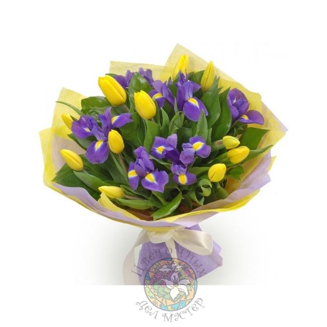 Букет «Тюльпаны с ирисами» от интернет-магазина «Цветочных дел Мастер»