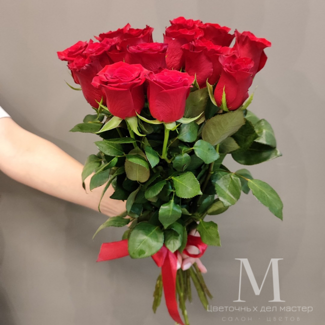 Монобукет «15 красных роз» от «Цветочных дел Мастер»