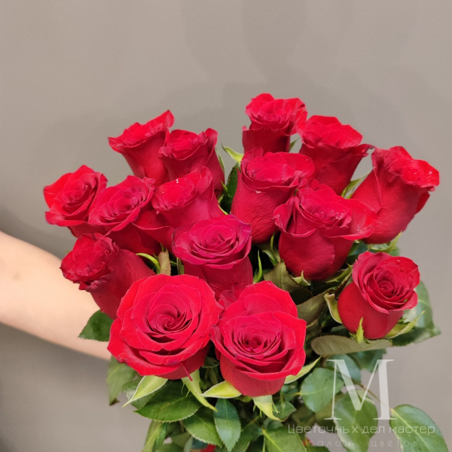 Монобукет «15 красных роз» от «Цветочных дел Мастер»