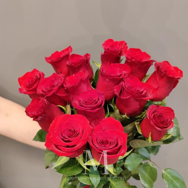 Монобукет «15 красных роз» от интернет-магазина «Цветочных дел Мастер»
