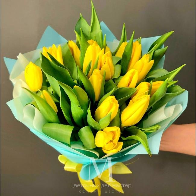 Букет «Желтые тюльпаны» от интернет-магазина «Цветочных дел Мастер»
