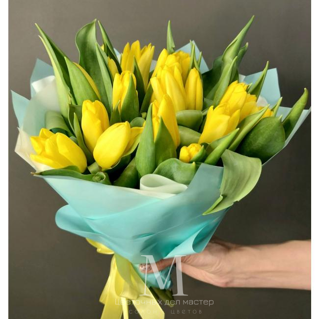 Букет «Желтые тюльпаны» от интернет-магазина «Цветочных дел Мастер»