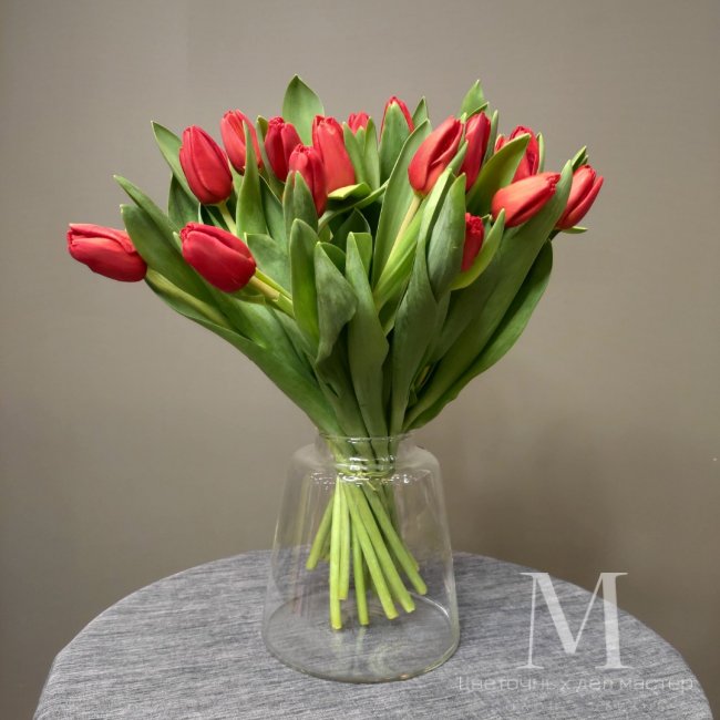 Букет «21 красный тюльпан» от «Цветочных дел Мастер»