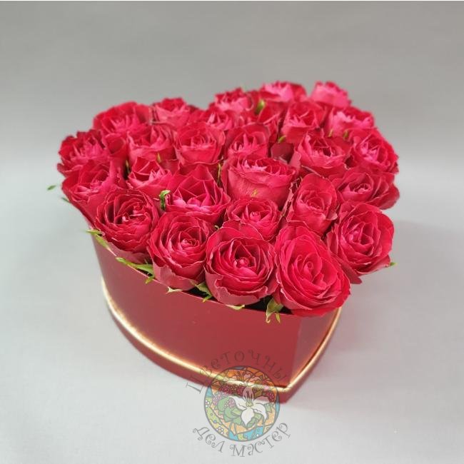 Композиция в коробочке «Любимое сердце» от интернет-магазина «Цветочных дел Мастер»