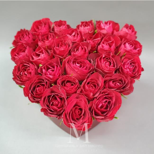 Композиция в коробочке «Любимое сердце» от интернет-магазина «Цветочных дел Мастер»
