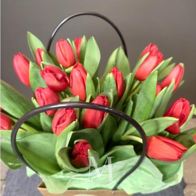 Букет тюльпанов «Презент» от интернет-магазина «Цветочных дел Мастер»