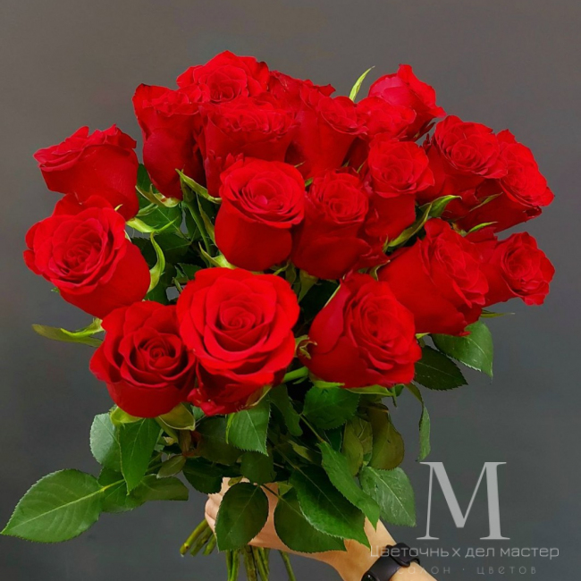 Букет «17 красных роз» от «Цветочных дел Мастер»