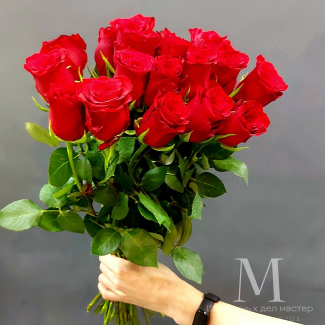 Букет «17 красных роз» от «Цветочных дел Мастер»