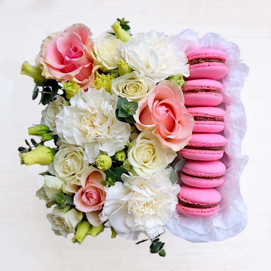 Композиция с макаронс «Сладкий сюрприз»