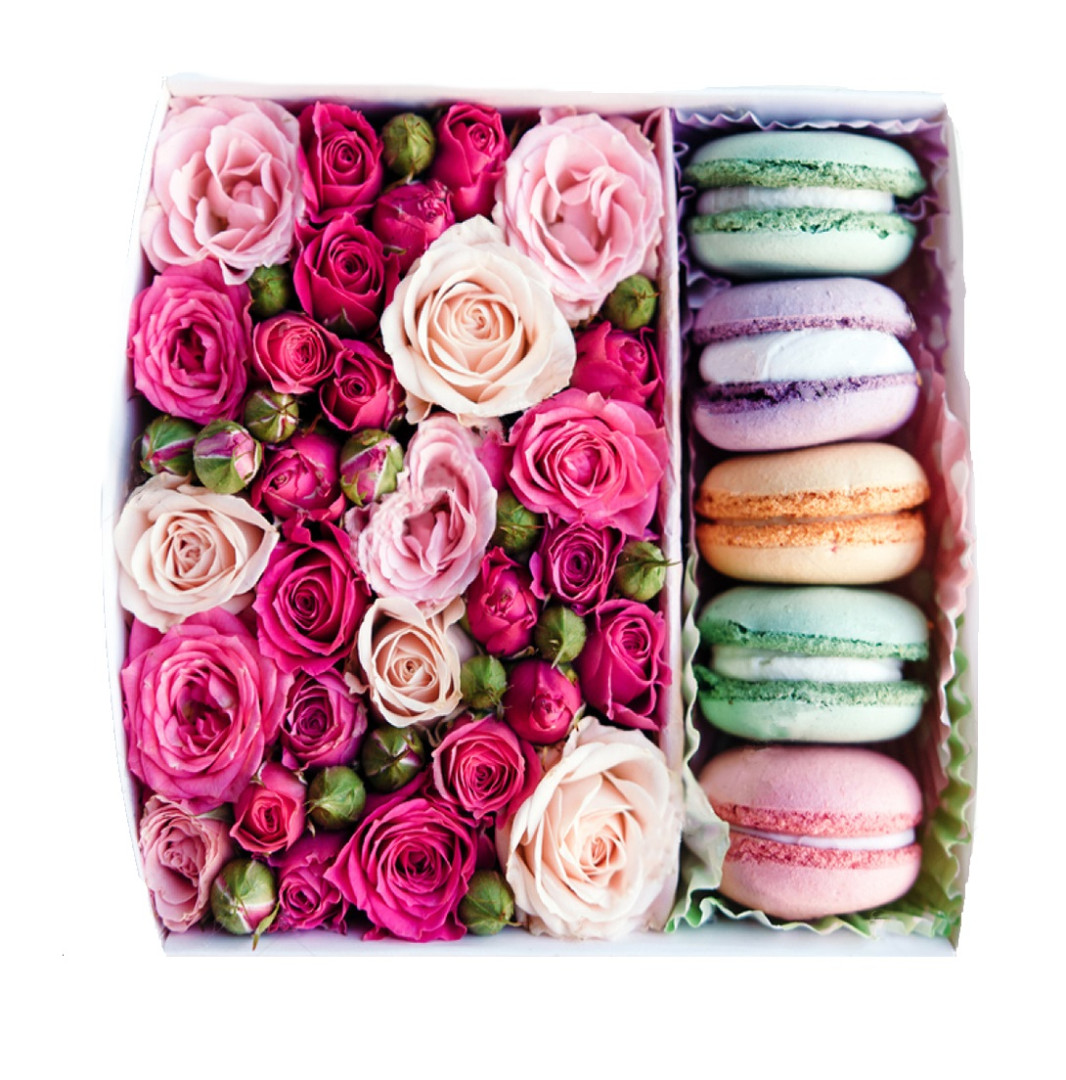 Коробочка с цветами и печеньем