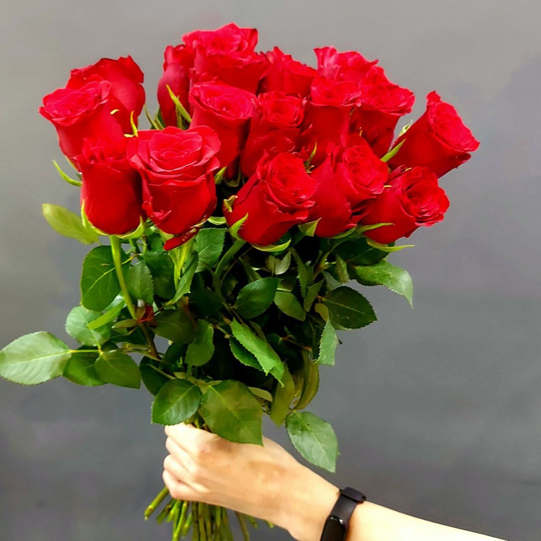 Букет «17 красных роз»